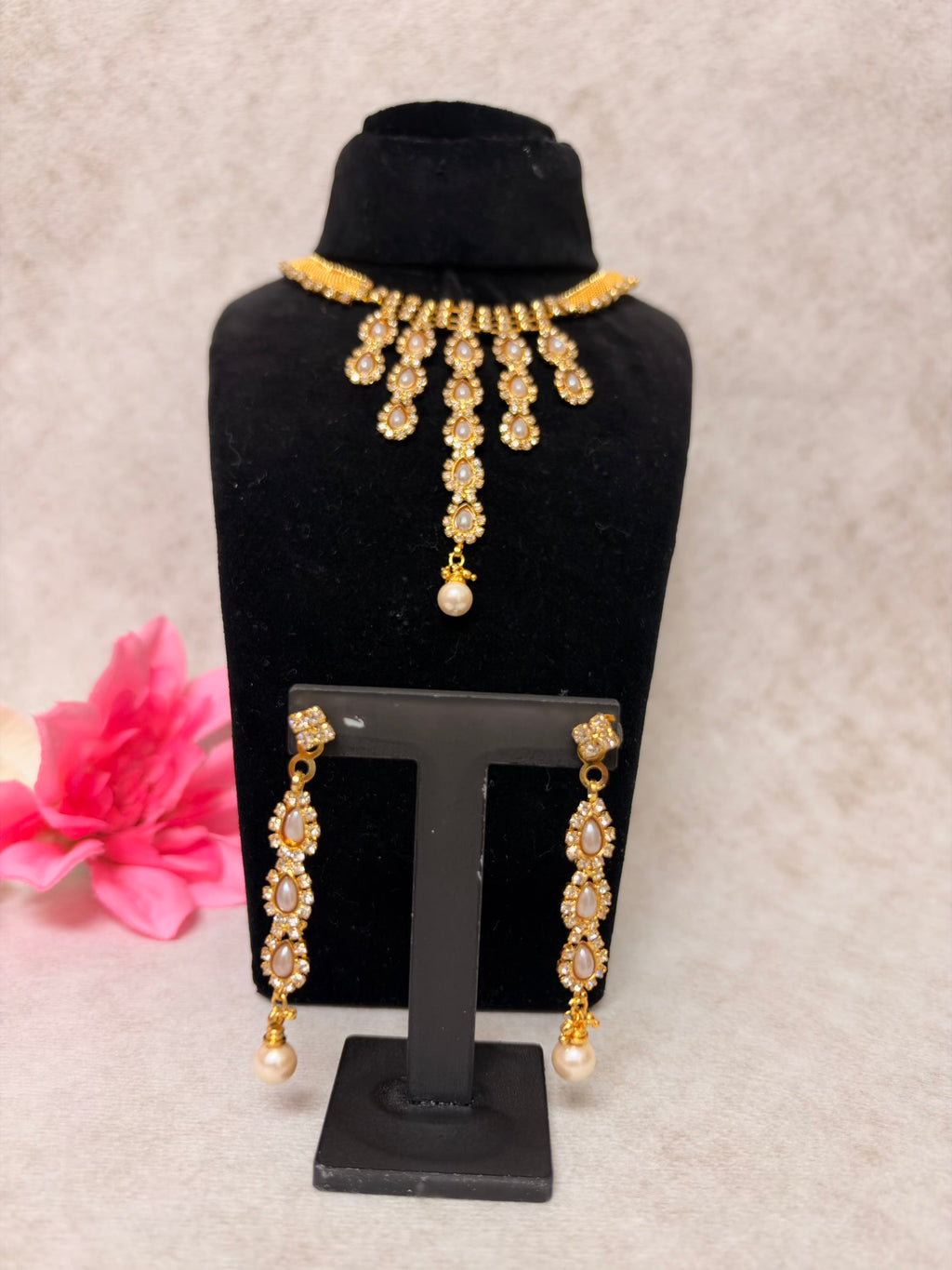 Noor Pearl Drop Necklace Set